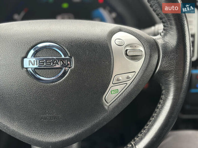 Серый Ниссан Лиф, объемом двигателя 0 л и пробегом 125 тыс. км за 6750 $, фото 41 на Automoto.ua