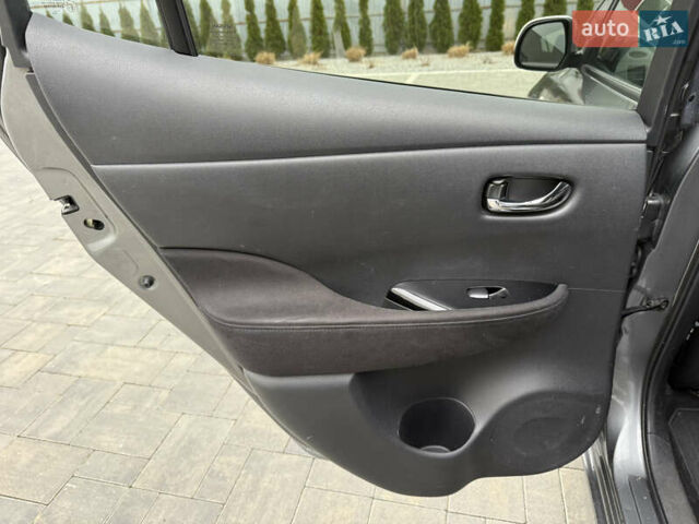 Сірий Ніссан Ліф, об'ємом двигуна 0 л та пробігом 126 тис. км за 5750 $, фото 25 на Automoto.ua