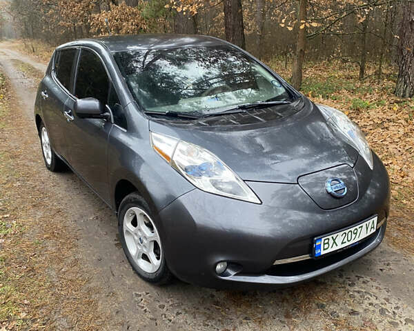 Серый Ниссан Лиф, объемом двигателя 0 л и пробегом 135 тыс. км за 8000 $, фото 3 на Automoto.ua