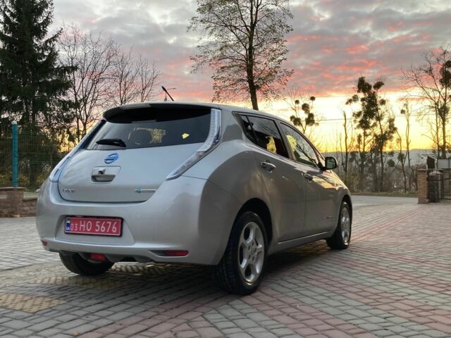 Серый Ниссан Лиф, объемом двигателя 0 л и пробегом 120 тыс. км за 4700 $, фото 5 на Automoto.ua