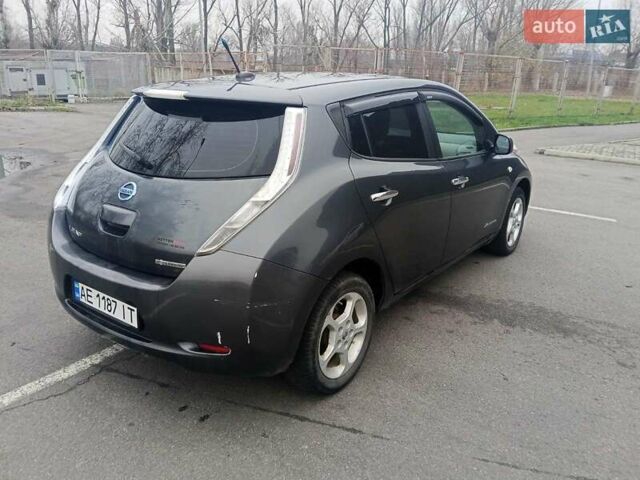 Серый Ниссан Лиф, объемом двигателя 0 л и пробегом 197 тыс. км за 6000 $, фото 9 на Automoto.ua