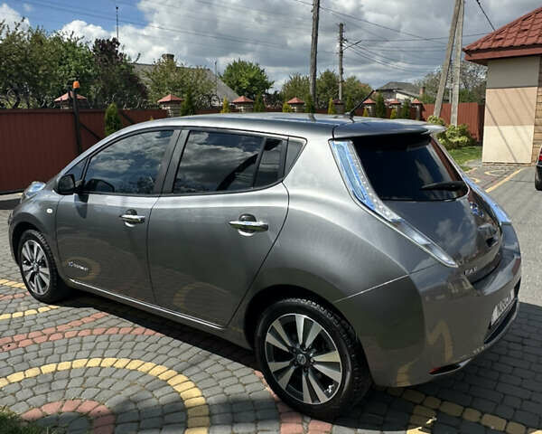 Серый Ниссан Лиф, объемом двигателя 0 л и пробегом 128 тыс. км за 7200 $, фото 2 на Automoto.ua