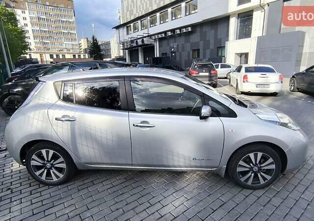 Сірий Ніссан Ліф, об'ємом двигуна 0 л та пробігом 91 тис. км за 6500 $, фото 1 на Automoto.ua