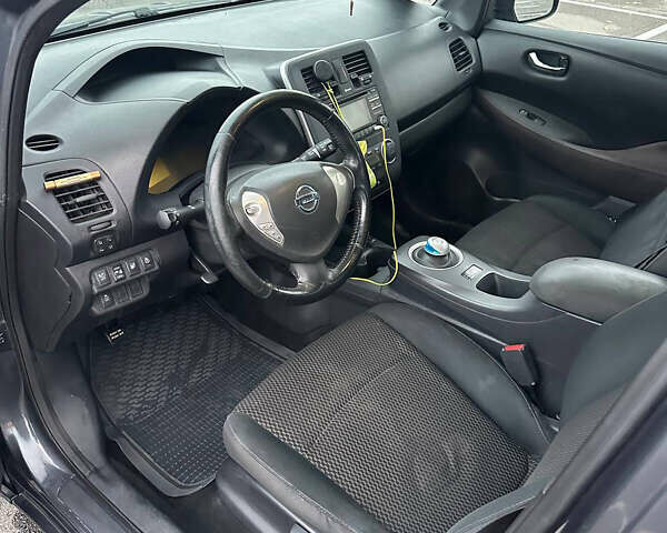 Серый Ниссан Лиф, объемом двигателя 0 л и пробегом 175 тыс. км за 4500 $, фото 8 на Automoto.ua