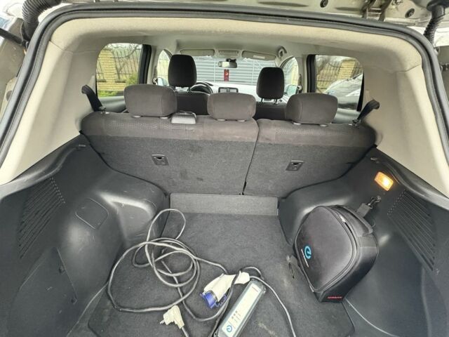 Серый Ниссан Лиф, объемом двигателя 0 л и пробегом 168 тыс. км за 5800 $, фото 18 на Automoto.ua