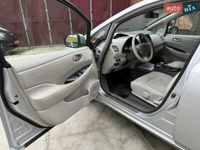 Серый Ниссан Лиф, объемом двигателя 0 л и пробегом 112 тыс. км за 4990 $, фото 21 на Automoto.ua