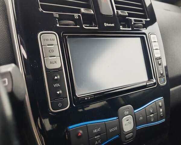 Серый Ниссан Лиф, объемом двигателя 0 л и пробегом 124 тыс. км за 6500 $, фото 20 на Automoto.ua