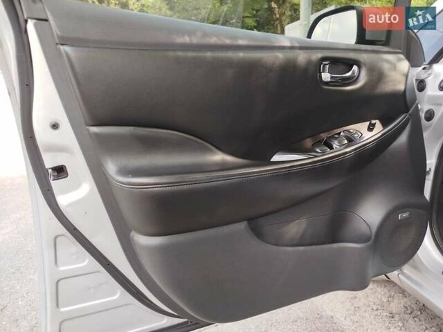 Серый Ниссан Лиф, объемом двигателя 0 л и пробегом 143 тыс. км за 6700 $, фото 18 на Automoto.ua