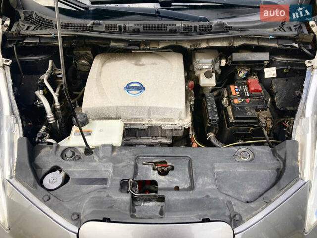 Сірий Ніссан Ліф, об'ємом двигуна 0 л та пробігом 129 тис. км за 8300 $, фото 40 на Automoto.ua