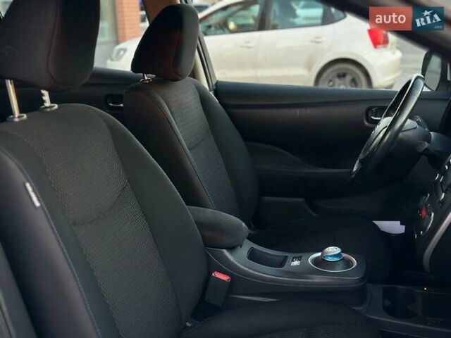 Серый Ниссан Лиф, объемом двигателя 0 л и пробегом 75 тыс. км за 5000 $, фото 9 на Automoto.ua