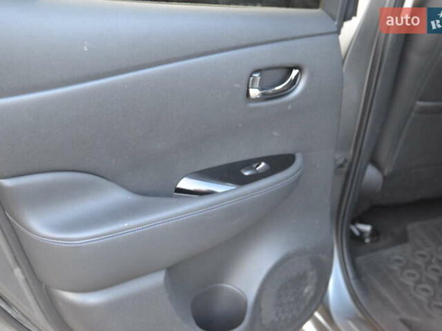 Серый Ниссан Лиф, объемом двигателя 0 л и пробегом 100 тыс. км за 5500 $, фото 19 на Automoto.ua