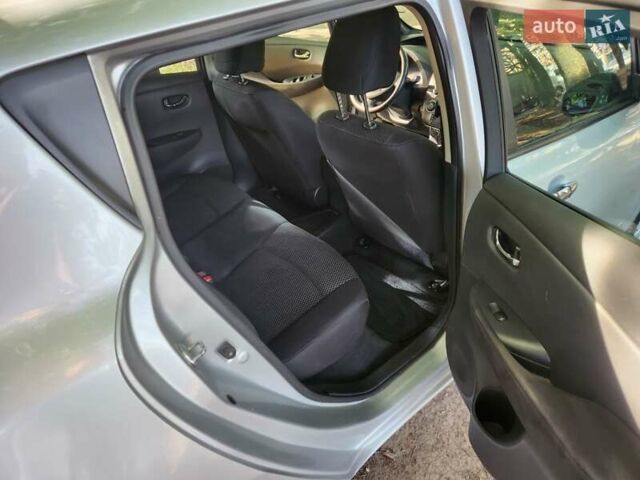 Серый Ниссан Лиф, объемом двигателя 0 л и пробегом 164 тыс. км за 4500 $, фото 1 на Automoto.ua