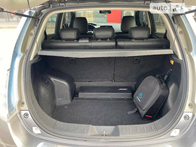 Серый Ниссан Лиф, объемом двигателя 0 л и пробегом 121 тыс. км за 8000 $, фото 29 на Automoto.ua