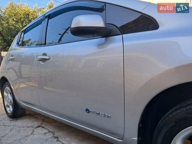 Серый Ниссан Лиф, объемом двигателя 0 л и пробегом 131 тыс. км за 6400 $, фото 14 на Automoto.ua