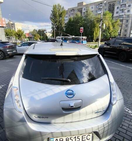 Сірий Ніссан Ліф, об'ємом двигуна 0 л та пробігом 91 тис. км за 6500 $, фото 3 на Automoto.ua