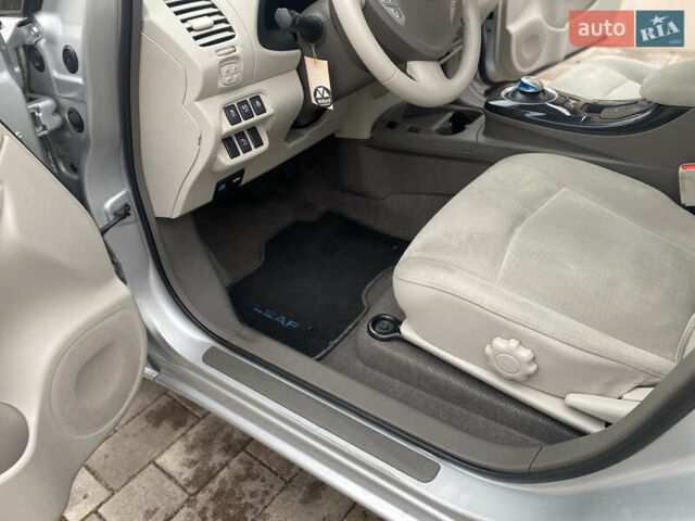 Сірий Ніссан Ліф, об'ємом двигуна 0 л та пробігом 70 тис. км за 4590 $, фото 24 на Automoto.ua