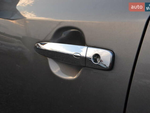 Серый Ниссан Лиф, объемом двигателя 0 л и пробегом 100 тыс. км за 5500 $, фото 29 на Automoto.ua