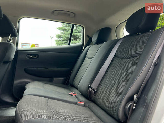 Серый Ниссан Лиф, объемом двигателя 0 л и пробегом 73 тыс. км за 6450 $, фото 10 на Automoto.ua