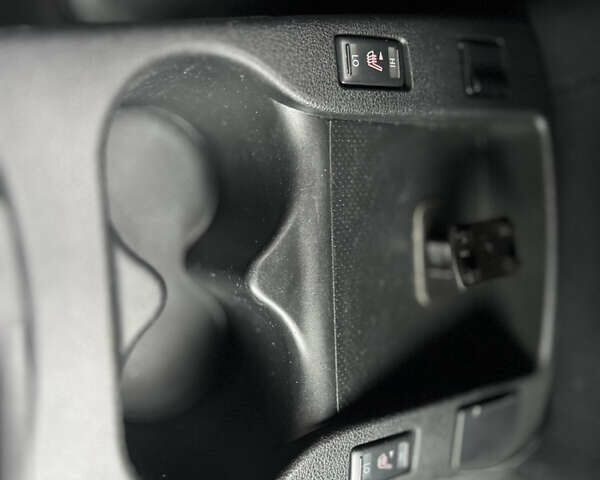 Серый Ниссан Лиф, объемом двигателя 0 л и пробегом 128 тыс. км за 6999 $, фото 25 на Automoto.ua