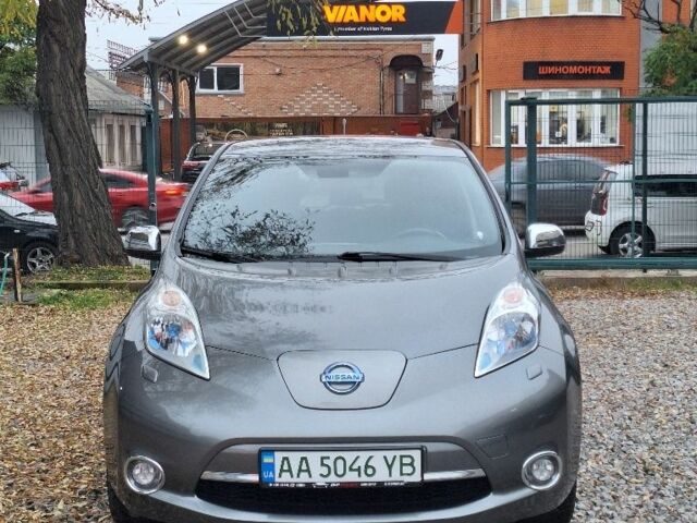 Серый Ниссан Лиф, объемом двигателя 0 л и пробегом 166 тыс. км за 6850 $, фото 2 на Automoto.ua