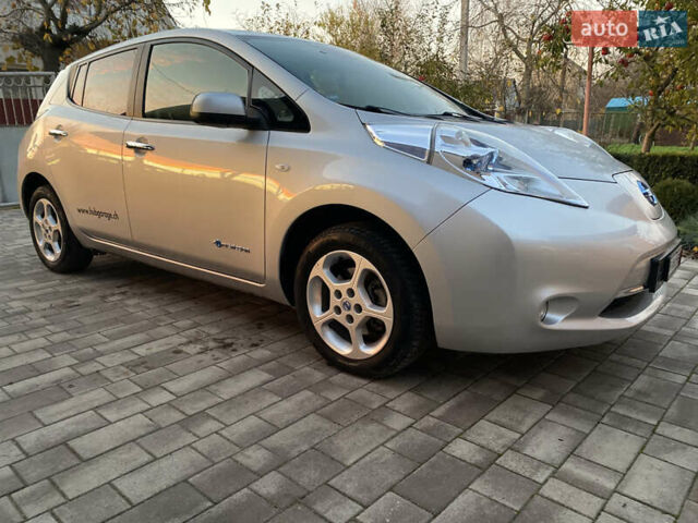 Серый Ниссан Лиф, объемом двигателя 0 л и пробегом 72 тыс. км за 4990 $, фото 6 на Automoto.ua