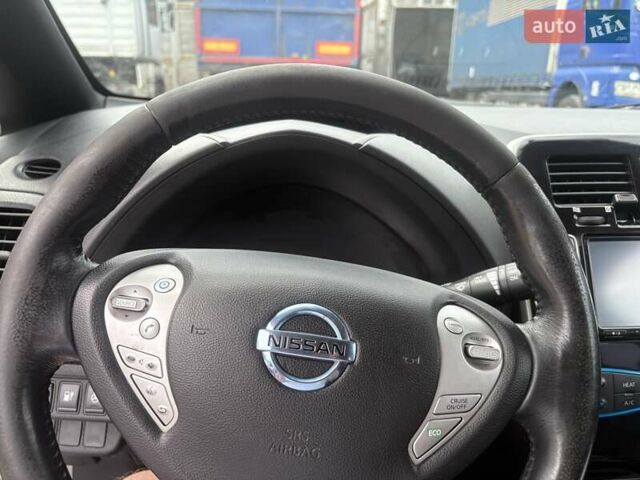 Серый Ниссан Лиф, объемом двигателя 0 л и пробегом 160 тыс. км за 5300 $, фото 14 на Automoto.ua