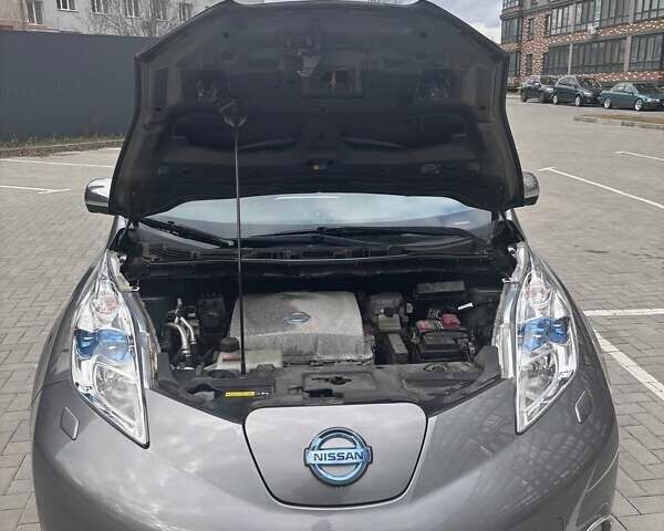 Сірий Ніссан Ліф, об'ємом двигуна 0 л та пробігом 108 тис. км за 7500 $, фото 15 на Automoto.ua