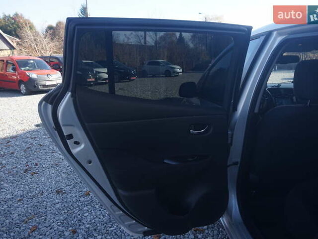 Серый Ниссан Лиф, объемом двигателя 0 л и пробегом 193 тыс. км за 5555 $, фото 42 на Automoto.ua