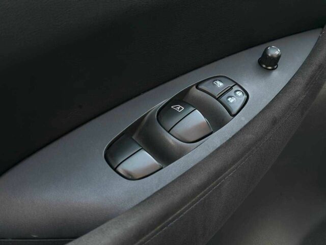 Серый Ниссан Лиф, объемом двигателя 0 л и пробегом 75 тыс. км за 5000 $, фото 12 на Automoto.ua