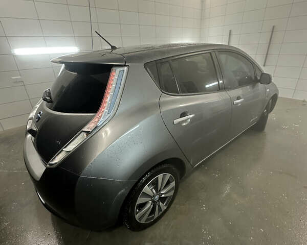 Серый Ниссан Лиф, объемом двигателя 0 л и пробегом 128 тыс. км за 7200 $, фото 7 на Automoto.ua