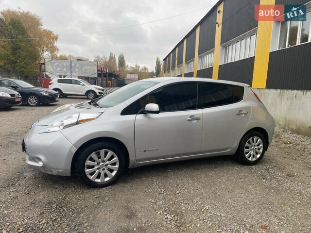 Ниссан Лиф 2013 в Нежине на Automoto.ua Серый Ниссан Лиф, объемом двигателя 0 л и пробегом 181 тыс. км за 5100 $, фото 12 на Automoto.ua