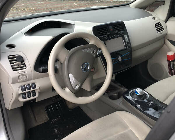 Серый Ниссан Лиф, объемом двигателя 0 л и пробегом 143 тыс. км за 4200 $, фото 12 на Automoto.ua