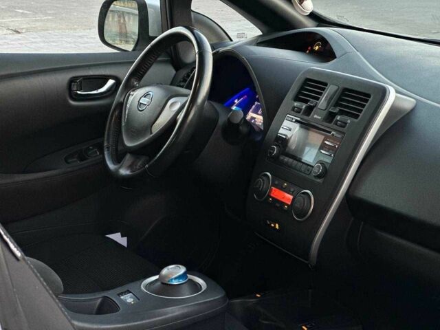 Серый Ниссан Лиф, объемом двигателя 0 л и пробегом 75 тыс. км за 5000 $, фото 21 на Automoto.ua