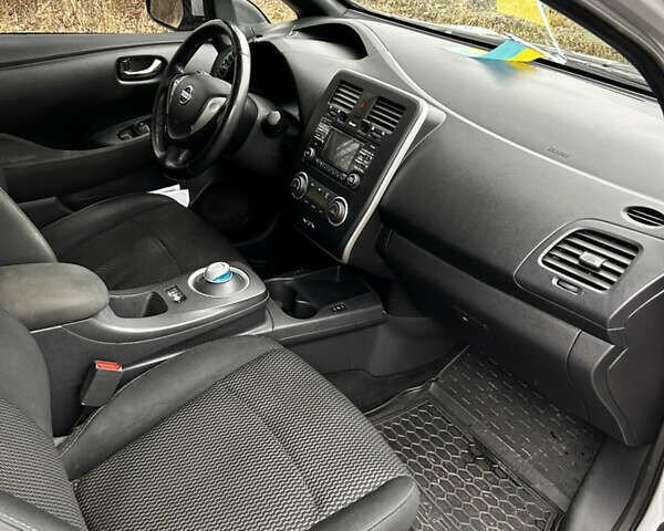 Серый Ниссан Лиф, объемом двигателя 0 л и пробегом 146 тыс. км за 6100 $, фото 12 на Automoto.ua