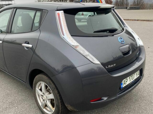 Серый Ниссан Лиф, объемом двигателя 0 л и пробегом 170 тыс. км за 5600 $, фото 4 на Automoto.ua