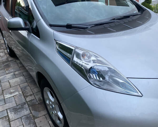 Серый Ниссан Лиф, объемом двигателя 0 л и пробегом 104 тыс. км за 6700 $, фото 5 на Automoto.ua