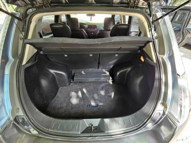 Серый Ниссан Лиф, объемом двигателя 0 л и пробегом 157 тыс. км за 8299 $, фото 19 на Automoto.ua