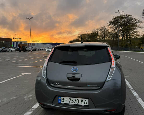 Ниссан Лиф 2013 в Одессе на Automoto.ua Серый Ниссан Лиф, объемом двигателя 0 л и пробегом 180 тыс. км за 5500 $, фото 4 на Automoto.ua