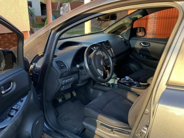 Серый Ниссан Лиф, объемом двигателя 0 л и пробегом 120 тыс. км за 7500 $, фото 2 на Automoto.ua