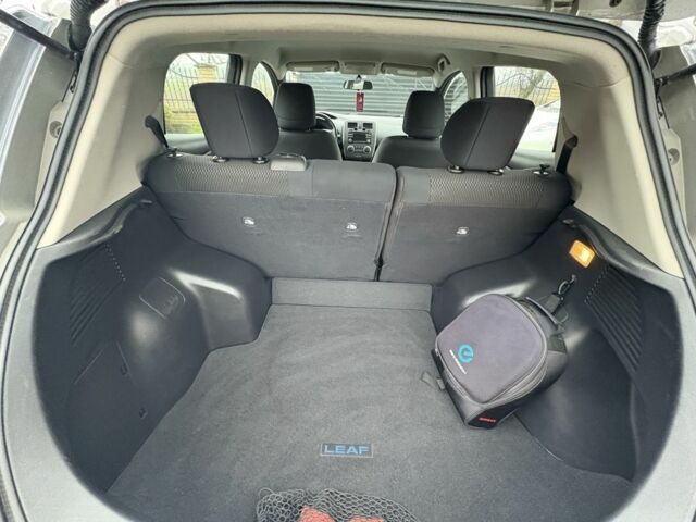 Сірий Ніссан Ліф, об'ємом двигуна 0 л та пробігом 57 тис. км за 6000 $, фото 18 на Automoto.ua