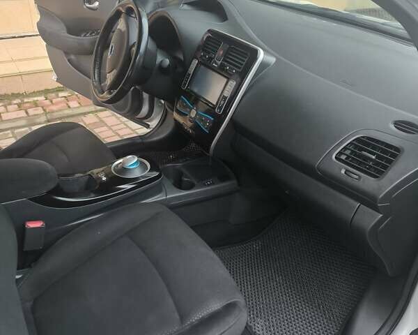 Серый Ниссан Лиф, объемом двигателя 0 л и пробегом 147 тыс. км за 4800 $, фото 18 на Automoto.ua