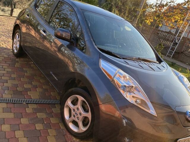 Серый Ниссан Лиф, объемом двигателя 0 л и пробегом 120 тыс. км за 7500 $, фото 7 на Automoto.ua