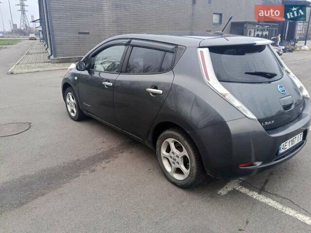 Серый Ниссан Лиф, объемом двигателя 0 л и пробегом 197 тыс. км за 6000 $, фото 5 на Automoto.ua