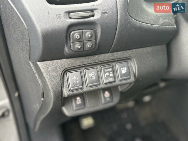 Серый Ниссан Лиф, объемом двигателя 0 л и пробегом 125 тыс. км за 6750 $, фото 24 на Automoto.ua