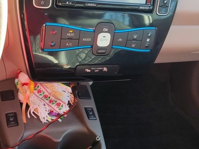 Сірий Ніссан Ліф, об'ємом двигуна 0 л та пробігом 131 тис. км за 7000 $, фото 6 на Automoto.ua