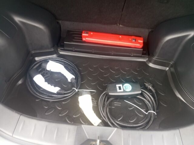 Серый Ниссан Лиф, объемом двигателя 0 л и пробегом 210 тыс. км за 6400 $, фото 6 на Automoto.ua