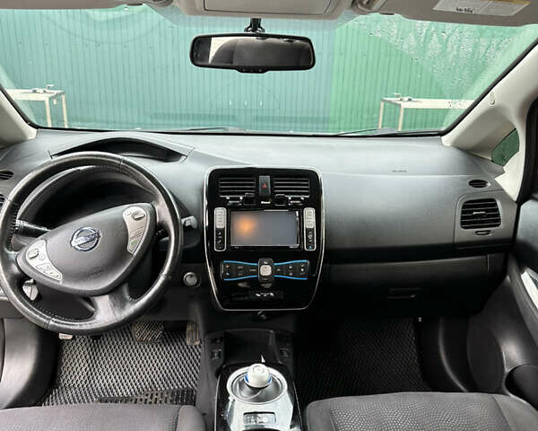 Серый Ниссан Лиф, объемом двигателя 0 л и пробегом 96 тыс. км за 8000 $, фото 5 на Automoto.ua