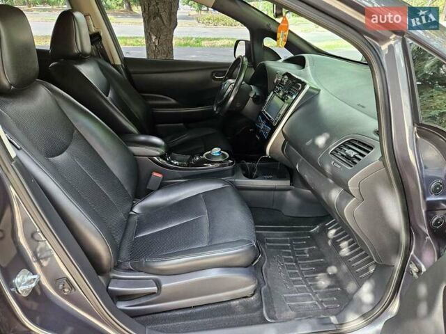 Серый Ниссан Лиф, объемом двигателя 0 л и пробегом 157 тыс. км за 8499 $, фото 16 на Automoto.ua