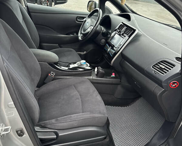 Серый Ниссан Лиф, объемом двигателя 0 л и пробегом 92 тыс. км за 8100 $, фото 10 на Automoto.ua