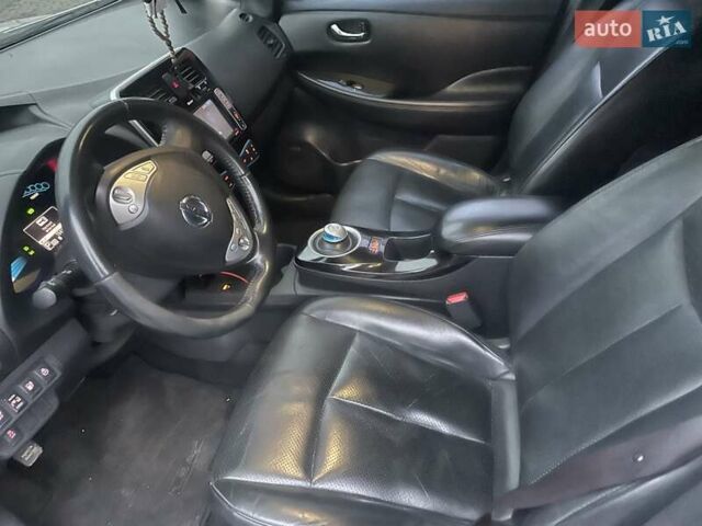 Серый Ниссан Лиф, объемом двигателя 0 л и пробегом 154 тыс. км за 4950 $, фото 7 на Automoto.ua